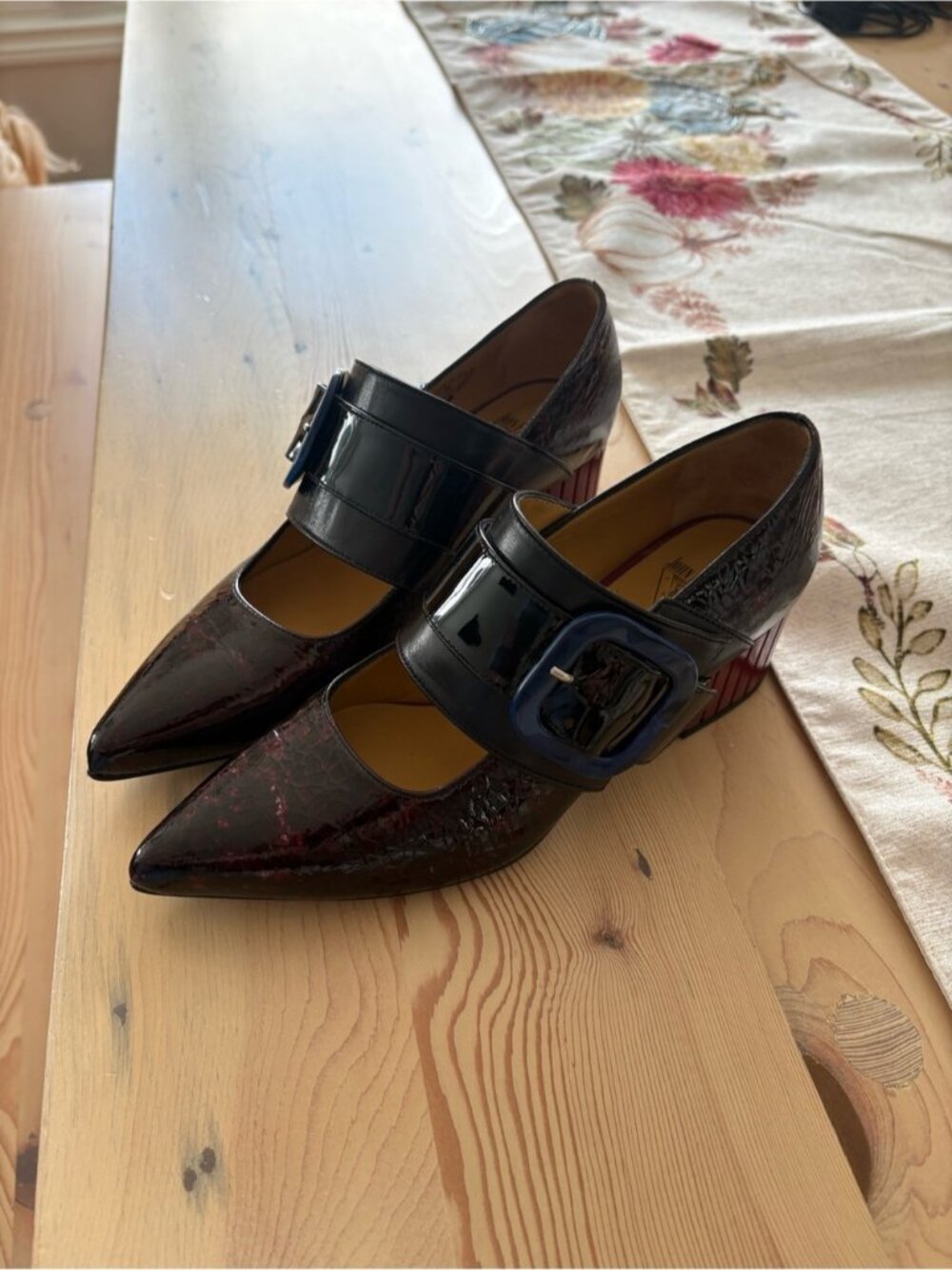 JOHN FLUEVOG PATENT STRAP MARY JANE HEELS - Picture 3 of 12